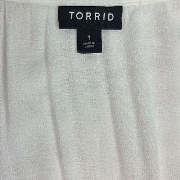 Torrid Embroidered Ivory Camisole Top With Blue Floral Detail Size 1 - Picture 5 of 7